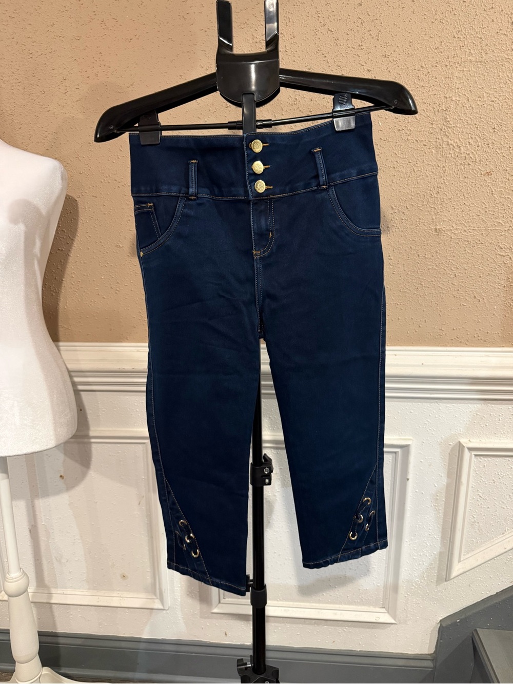 Colombian High Rise Butt Lift Capri Jeans